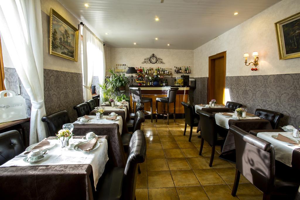 Logis Hotel Restaurant La Tete Des Faux Le Bonhomme Exterior foto